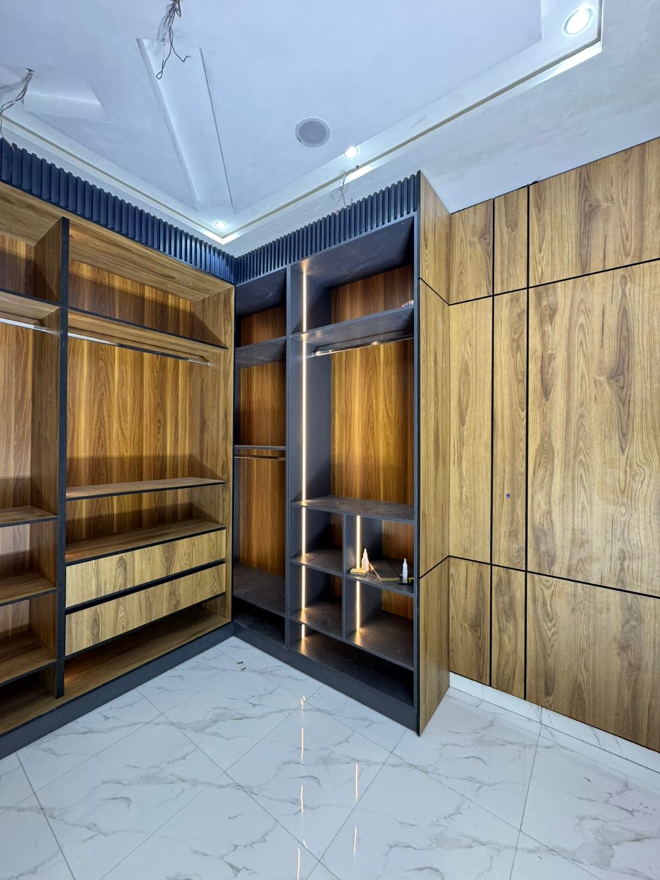 Commercial Office Decoration: Boosting Productivity with Design